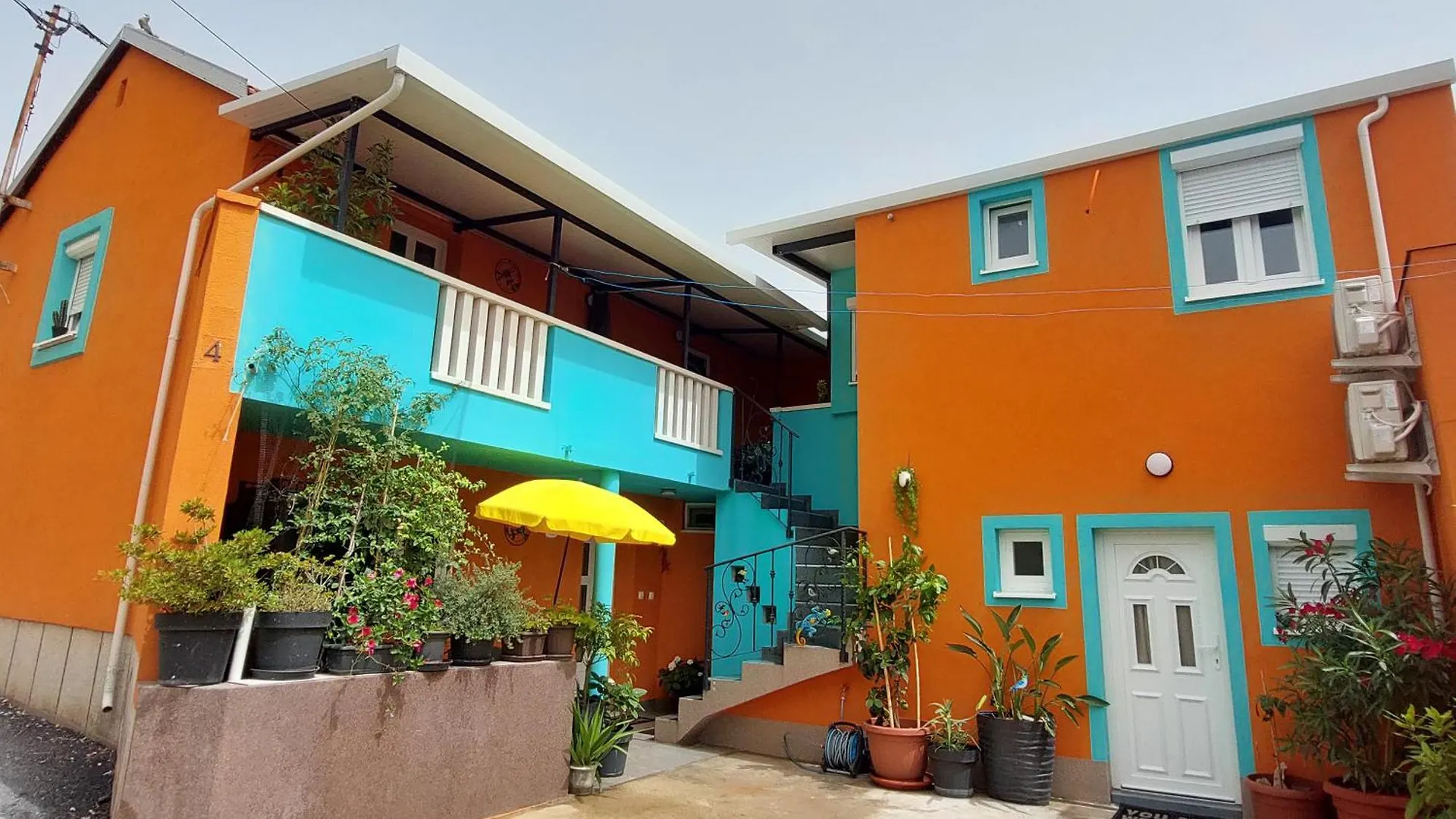 Mexicana Apartment Pink location
